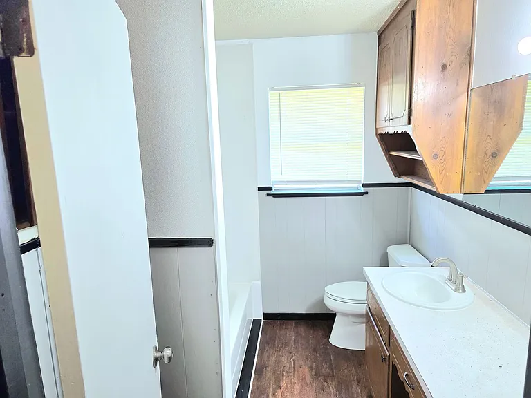 106 Faye St #B — Photo 8