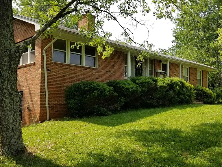 2441 Indian Creek Rd — Photo 4
