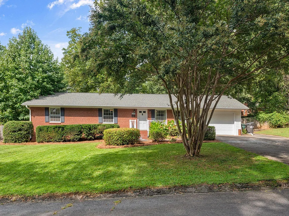 2440 Ardmore Mnr