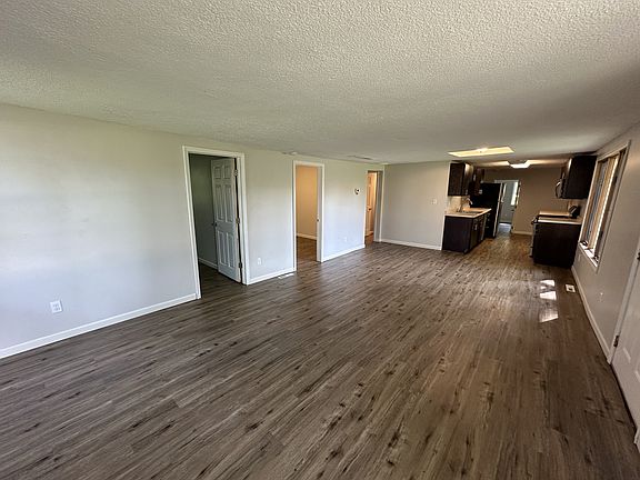 4th image of 102 Wilson Ave E