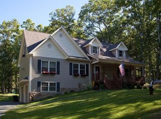 103 Grey Cliff Ln, Hawley, PA 18428