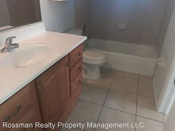 4th image of 110 NE 16th Pl #16