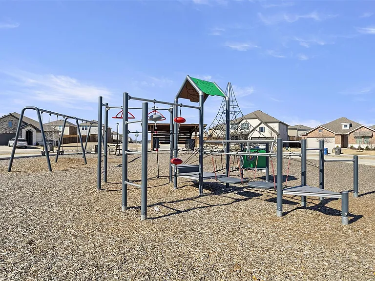 1825 Plymouth Dr — Photo 24