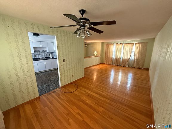 5th image of 321 Knob Hill Road