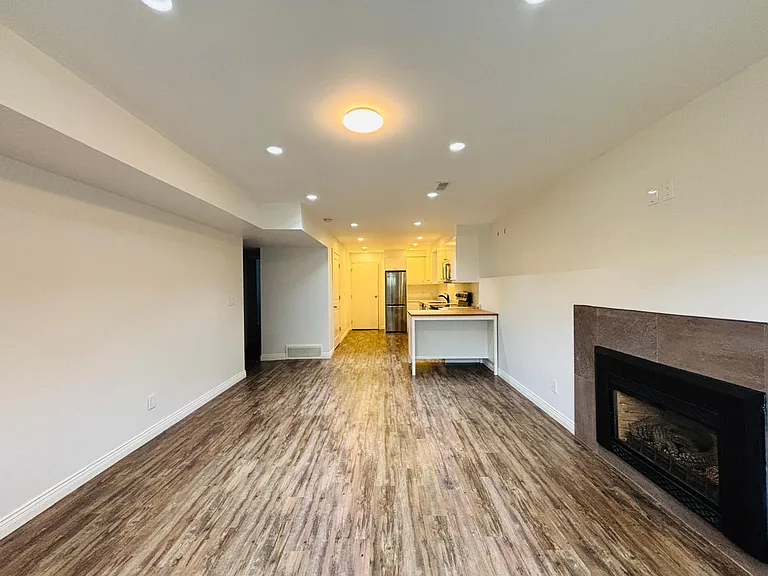 2629 E 6th Ave — Photo 10