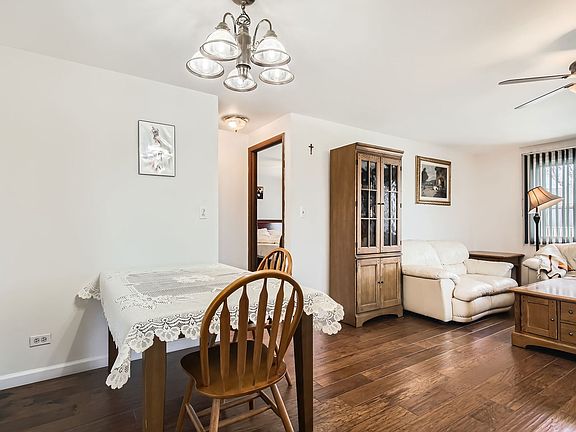 4th image of 106 Tonset Ct #106