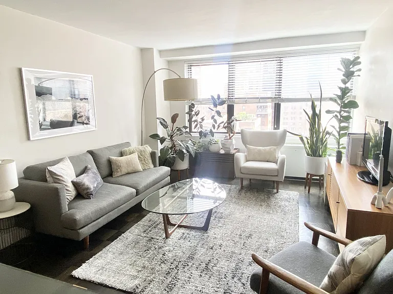 305 E 40th St #19B — Photo 1