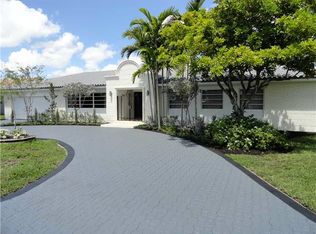 19611 W Oakmont Dr, Hialeah, FL 33015