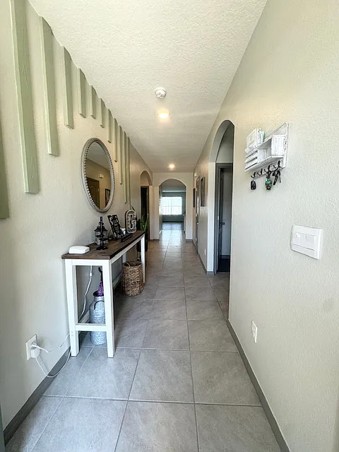 4 bed, 1828 sqft, $2,500 — Photo 2