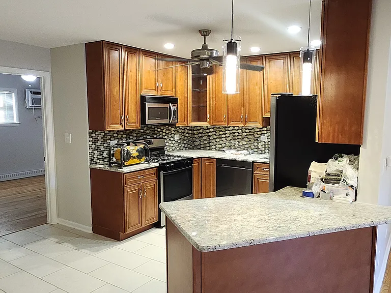 1113 Holiday Ln — Photo 1