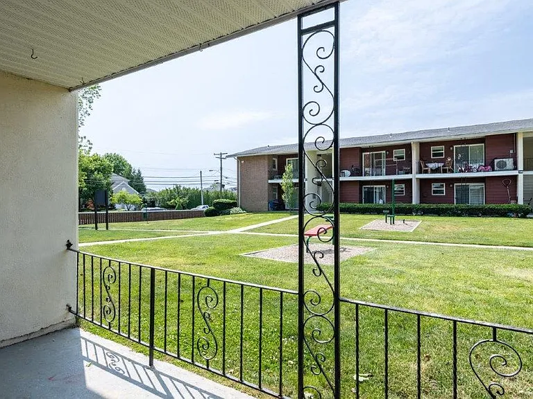 Edgewater Gardens Apartment Homes — Photo 6