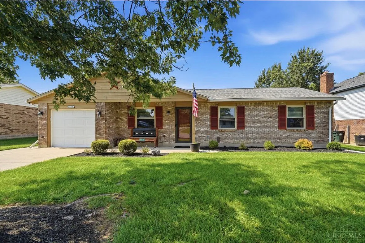 3 bed, 975 sqft, $1,900 — Photo 1