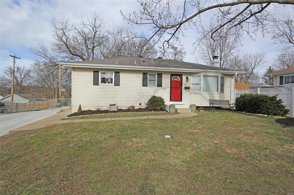 711 Yolanda Ct photo 1