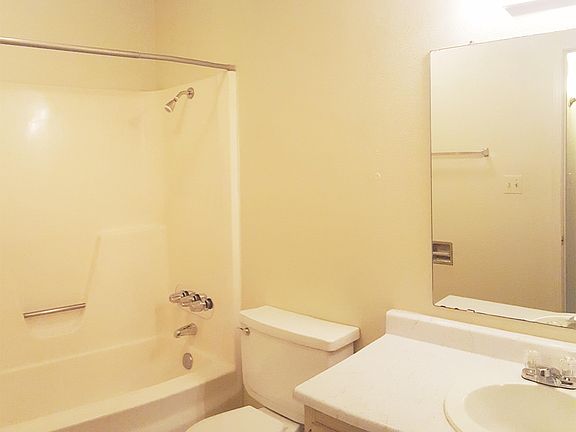 3rd image of 7514 Pennsylvania Ln NE APT C