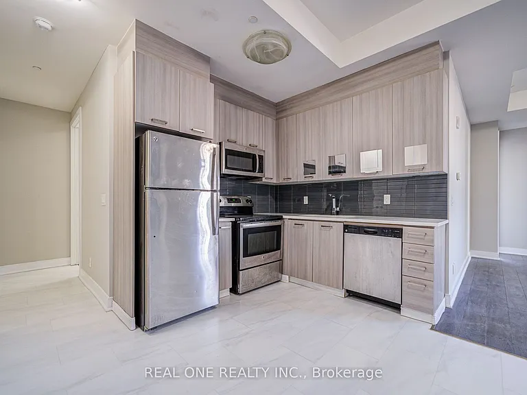 150 Main St W #409 — Photo 3