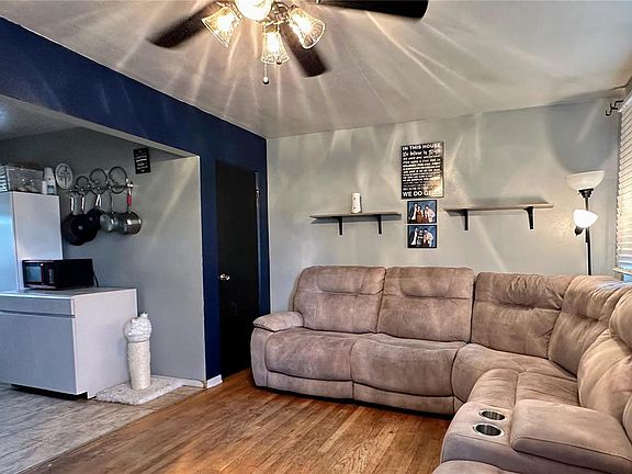 3rd image of 1528 Joy Ave