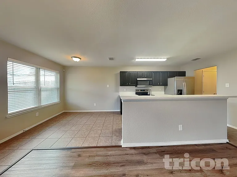 851 Village Point Ln — Photo 3