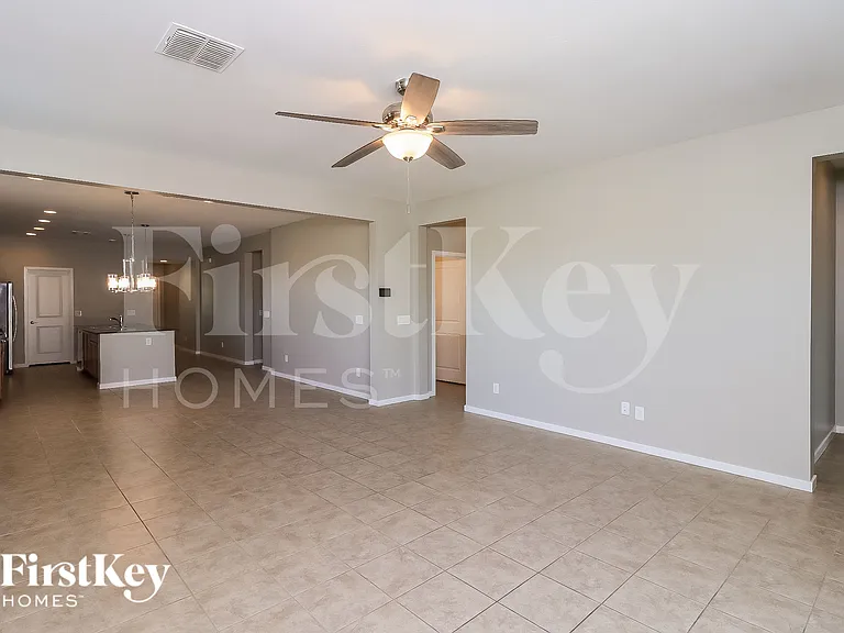 4052 S 101st Ln — Photo 3