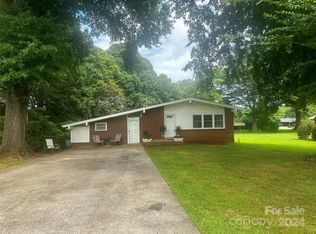 2340 17th St NE, Hickory, NC 28601