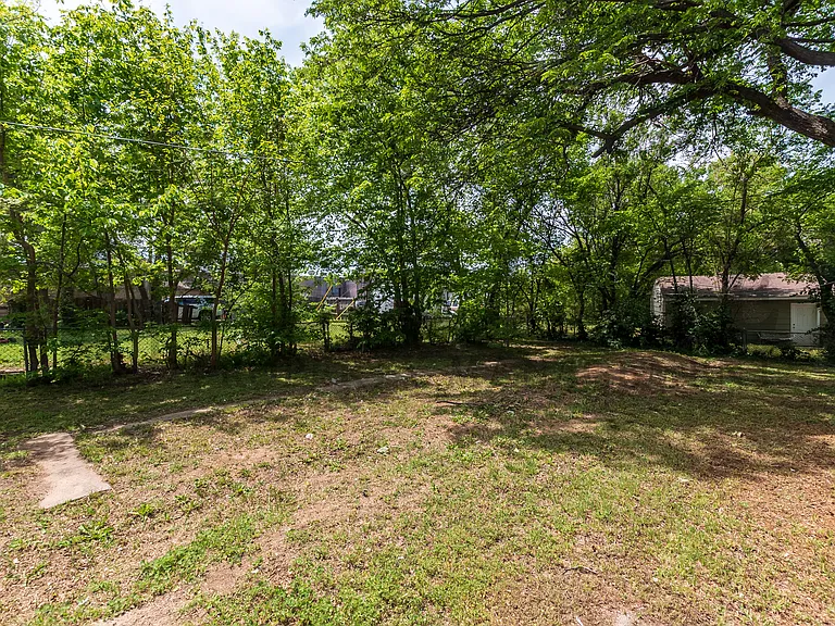 2219 N Prince St — Photo 3