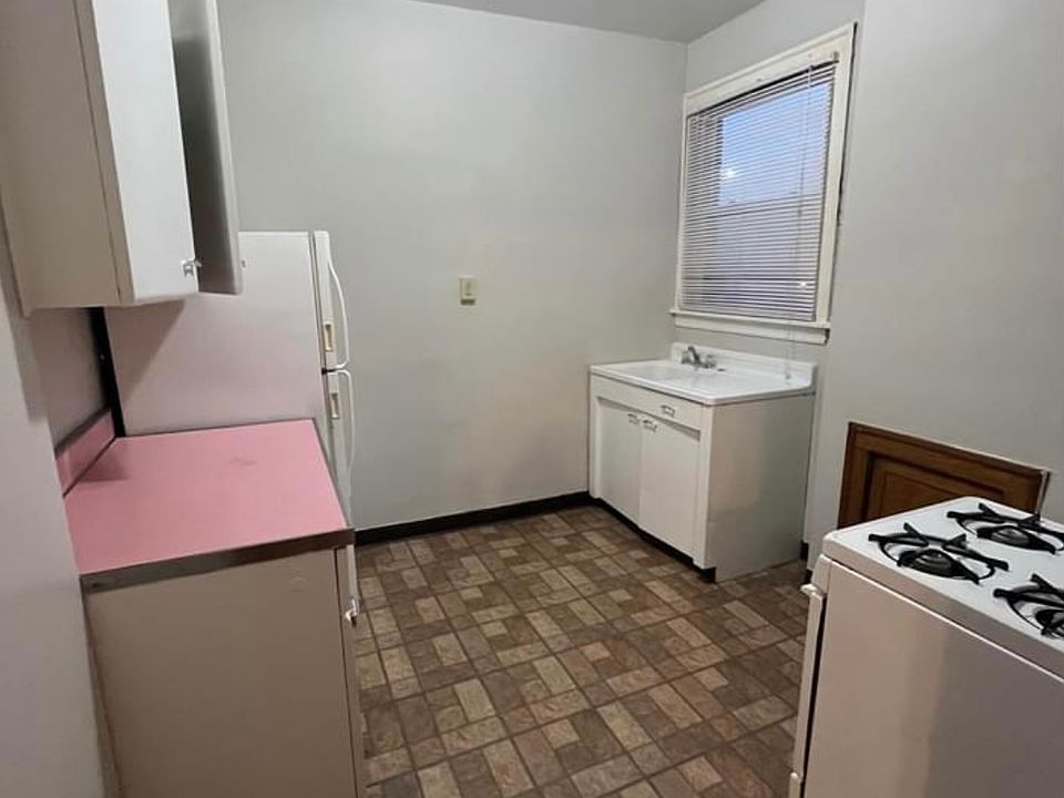 2nd image of 124 1/2 E Sibley St #25-1