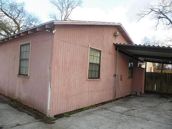 2nd image of 3073 Donohue St
