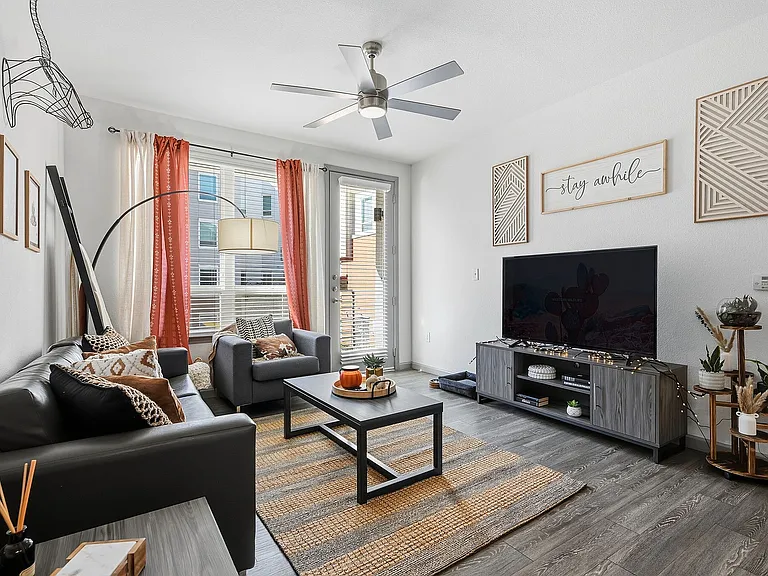 LIV+ Arlington — Photo 7