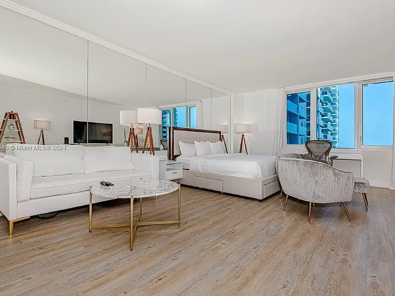 2301 Collins Ave #842 — Photo 4