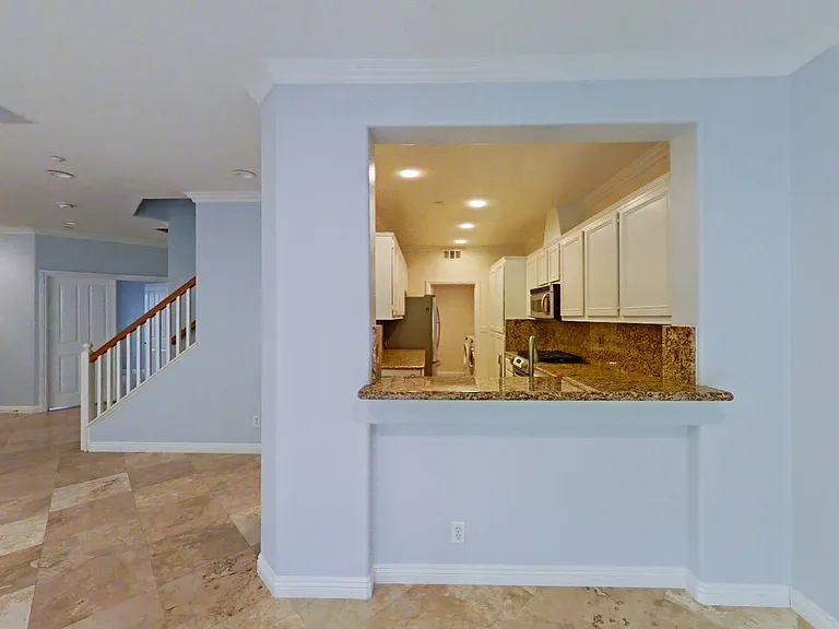 5 Avenida Brio — Photo 6