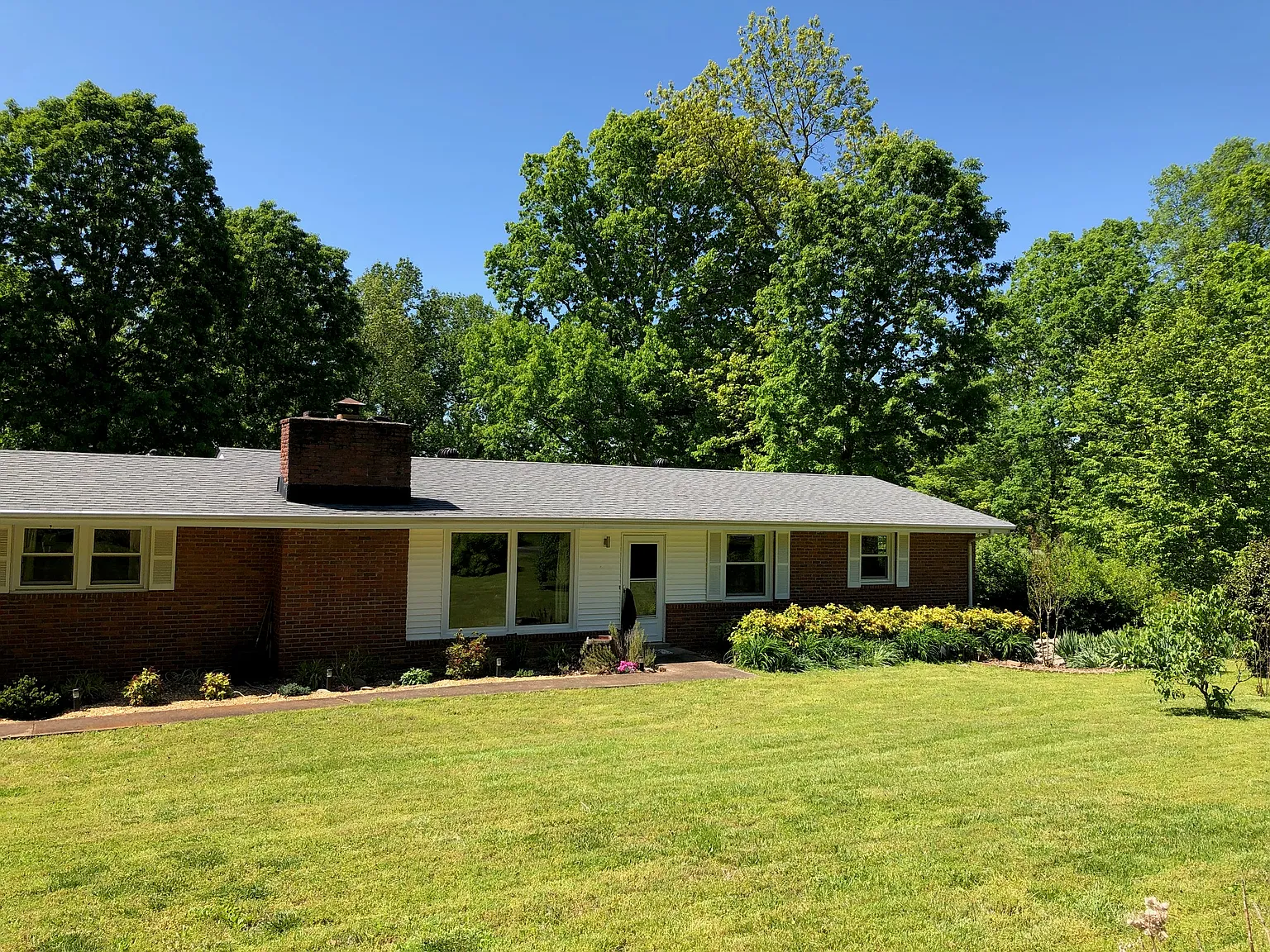 3 bed, 1.5 bath, 1632 sqft, $2,150 — Photo 1