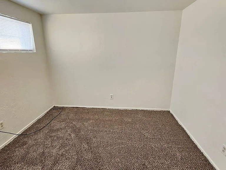601 S Division St — Photo 5