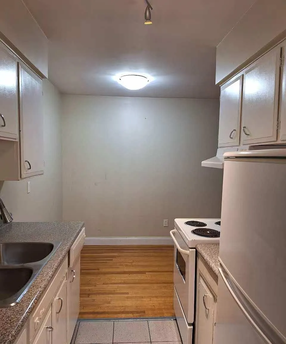 1 bed, 400 sqft, $1,700 — Photo 3
