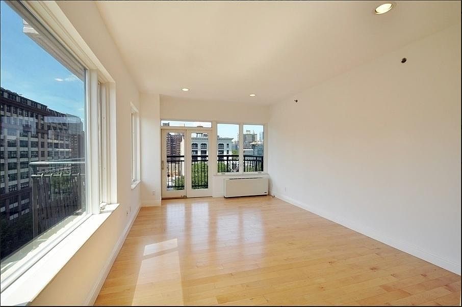 2nd image of 189 Bridge St APT 8D