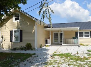 1099 Holly Springs Rd, Mount Airy, NC 27030