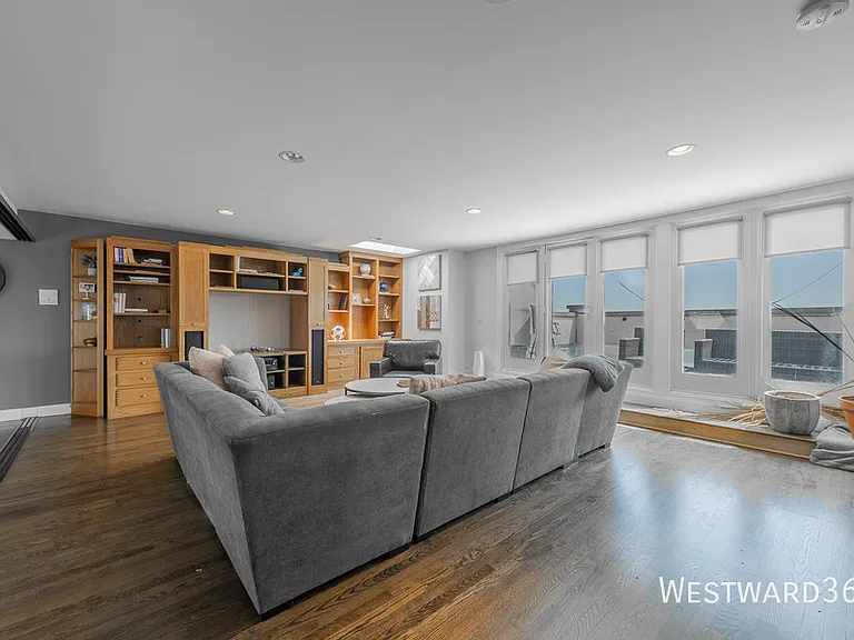 2033 W Superior St #4W — Photo 25