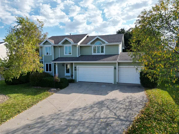 6633 Monticello Ct, Johnston, IA 50131