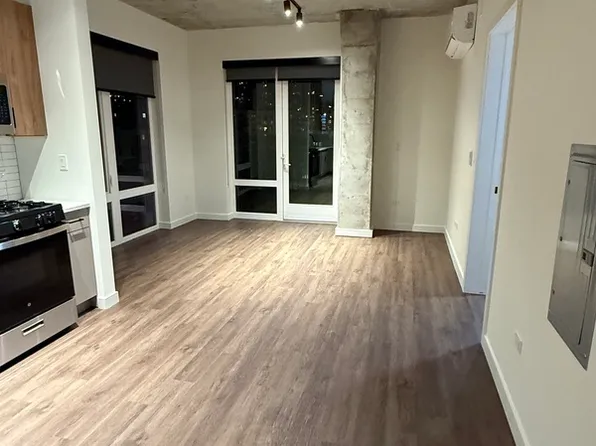 760 N Hudson Ave #720, Chicago, IL 60654