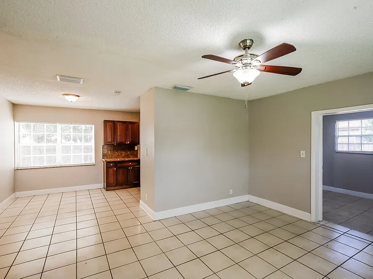 2730 NW 23rd St — Photo 5