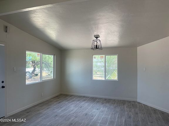 4th image of 2215 S Tucson Ave