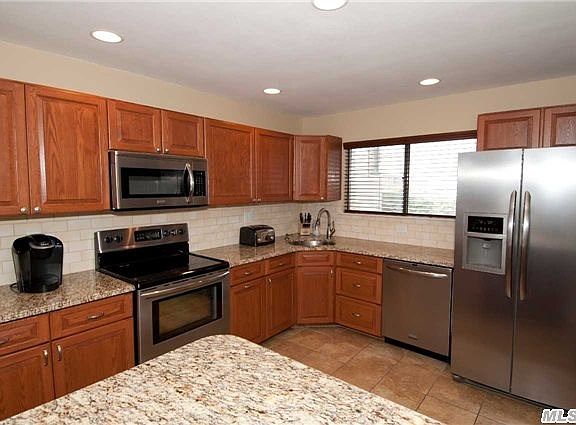 3rd image of 43 Villas Cir