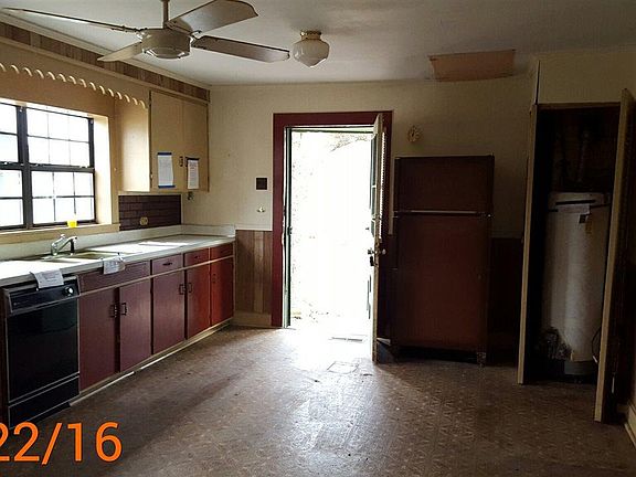 4th image of 910 Harrell Ave