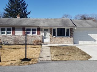 6 Chelsea Ln, Harrisburg, PA 17109