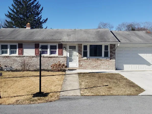 6 Chelsea Ln, Harrisburg, PA 17109