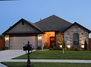 5702 W Red Maple Dr, Rogers, AR 72758