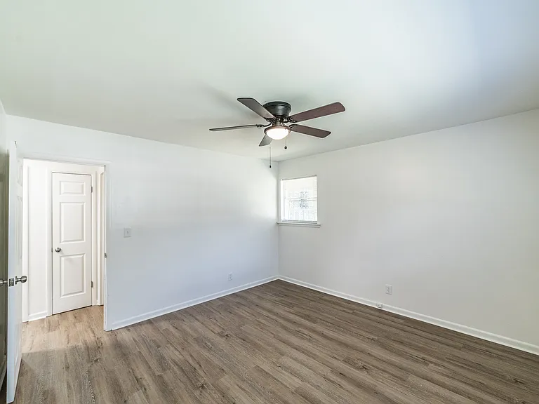 2627 Thornhill Rd NW — Photo 37