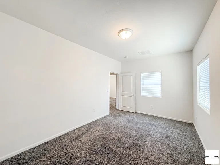 1741 W Pollack St — Photo 22