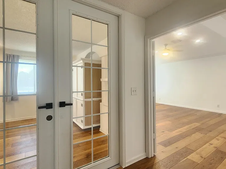 15188 Oak Chase Ct — Photo 8