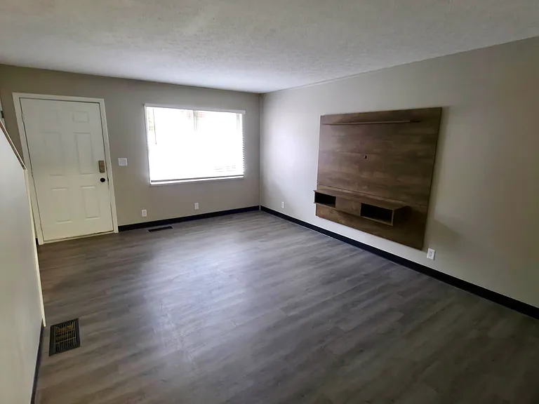 252 Randolph Rd — Photo 4