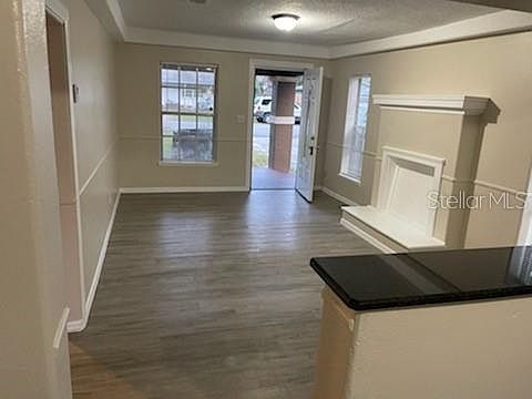 4th image of 1039 S Suwanee Ave