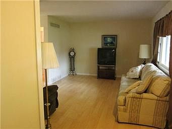 3rd image of 531 S Northern Blvd